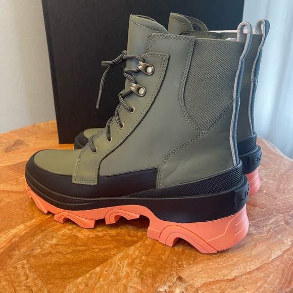 NIIB SOREL | FP Movement X SOREL Stone Green & Black Brex Leather Boot - Women - Picture 5 of 10